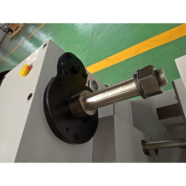 Máquina-de-torno-de-disco-de-travão-C9335-3