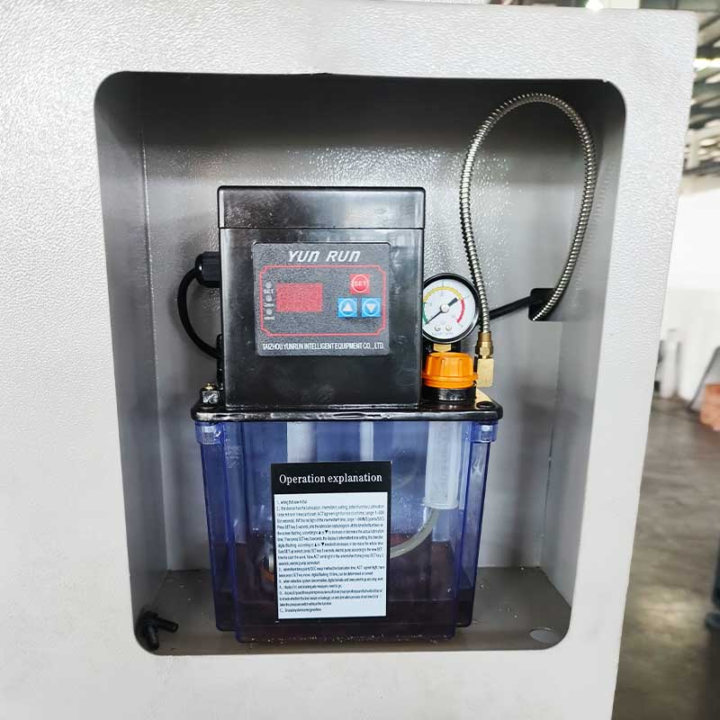 TORNO-CNC-de-BANDA-PLANA-CK6140-3