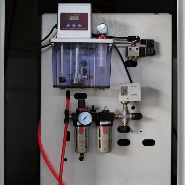 Centro-de-Fresagem-CNC-de-5-Eixos-VMC1270L-8
