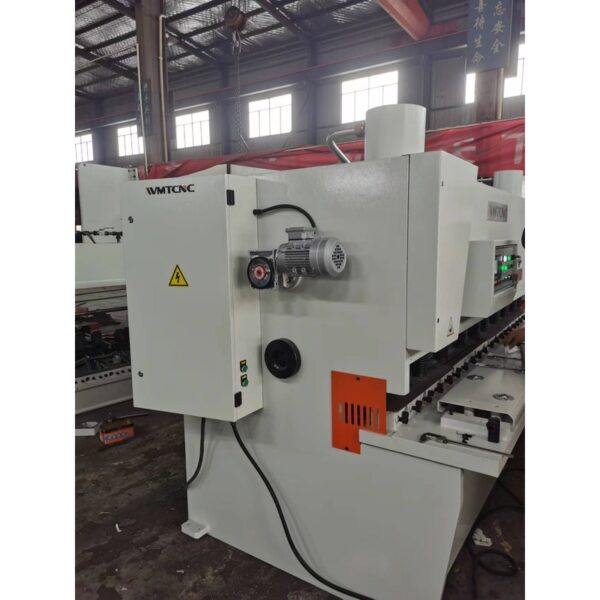 QC11Y-8X2500-Guilhotina-Hidráulica-2