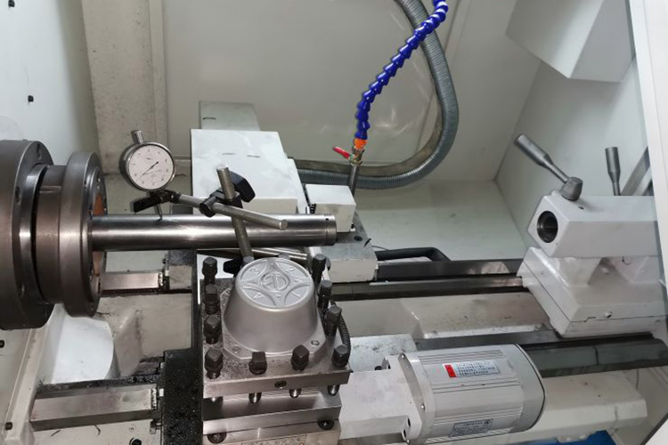 Precisão-e-padrões-do-torneamento-CNC