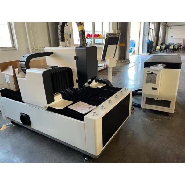 H1310-Máquina-de-Corte-a-Laser-de-Pequeno-Formato-com-Estrutura-de-Tração-Dupla-de-Alta-Rigidez-3