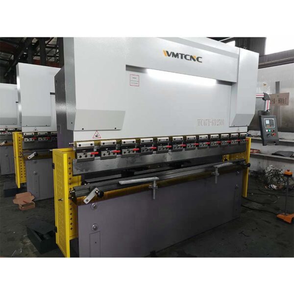 Prensa-Dobradeira-Hidráulica-WC67Y-63X2500-(1)