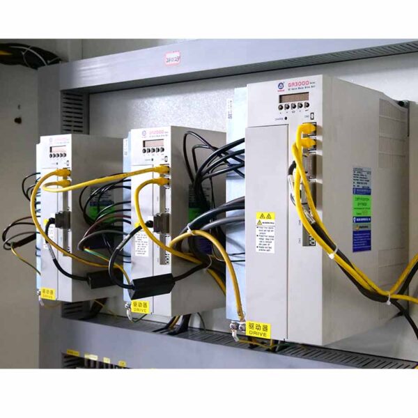 Torno-CNC-para-Rosqueamento-de-Tubos-QK1335-6