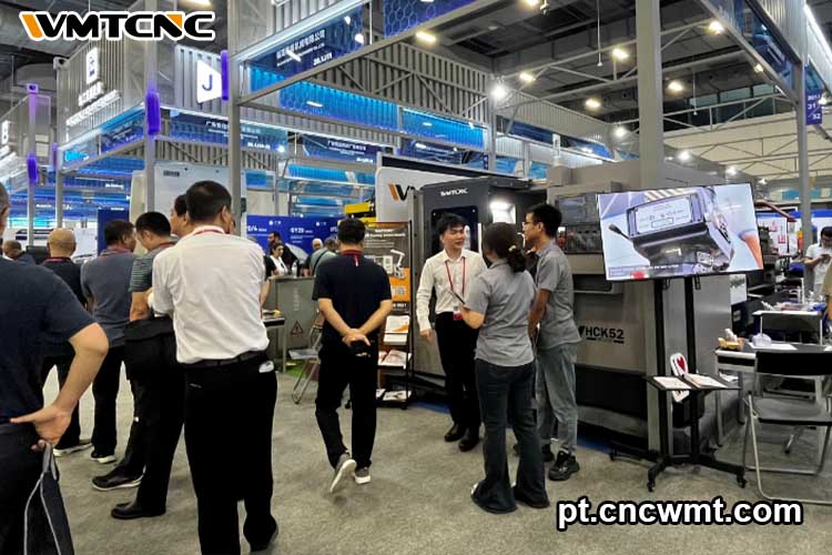Líderes-Municipais-de-Guangzhou-Visitam-e-Elogiam