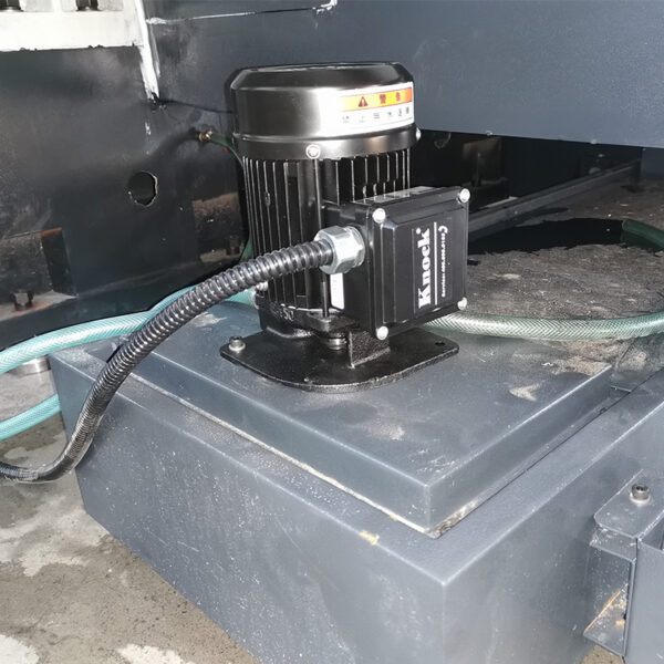 Preço-da-Fresadora-Vertical-CNC-de-Precisão-XK7132-com-Certificado-CE-6