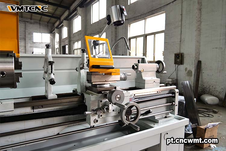 Avanço-de-avental-composto-com-carro-de-controlo-de-movimento-e-deslizamento-transversal